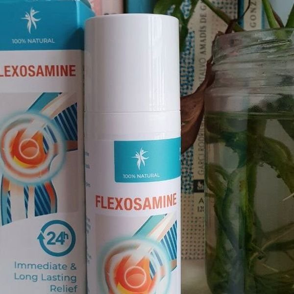 Flacone bianco di Flexosamine Gel con dosatore accanto alla scatola
